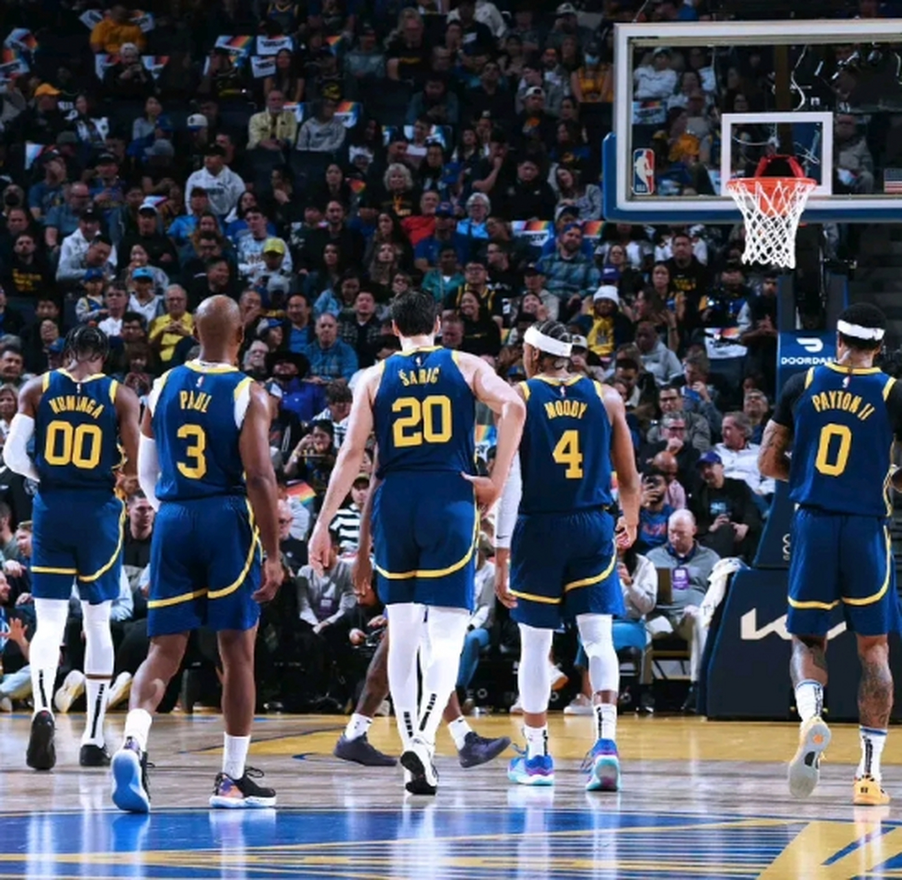 体育赛事-雷霆后卫保罗在比赛中贡献大量助攻吗