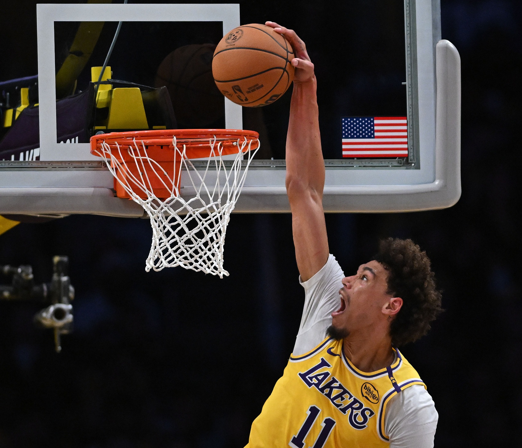 半岛体育网-精彩的足球赛吸引了无数的亿万观众修改病句