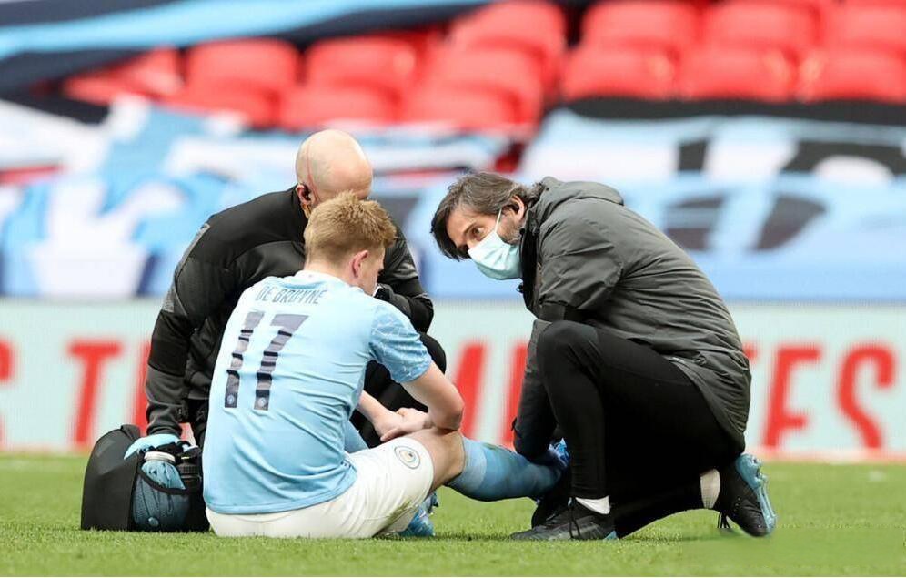 职业球员在比赛中受伤,引发球迷关注的是